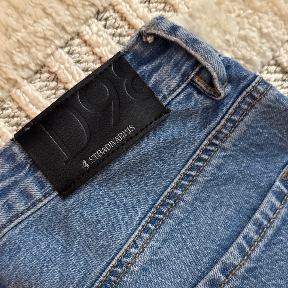 Stradivarius Women's Straight Leg Blue Jeans - Picture 3 of 3